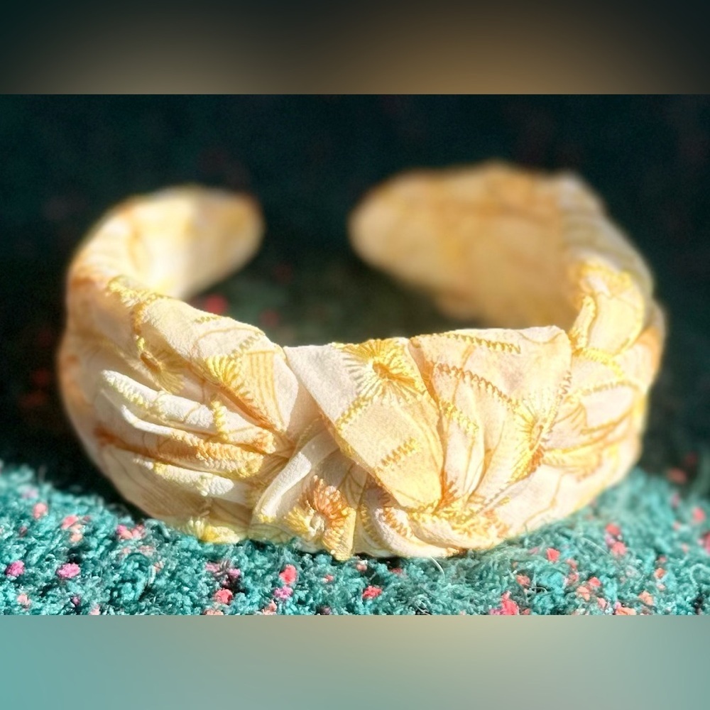 ‼️RARE‼️🎸ANTHROPOLGIE🎸🔥NWOT🔥Yellow Embroidered Sunburst Headband